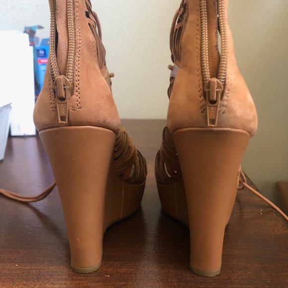 Gianni Bini Camel Colored Wedges S 7.5 - Picture 3 of 3